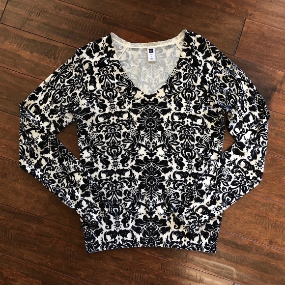 Gap-Black & White Floral print V-neck Sweater (M) - Picture 2 of 7